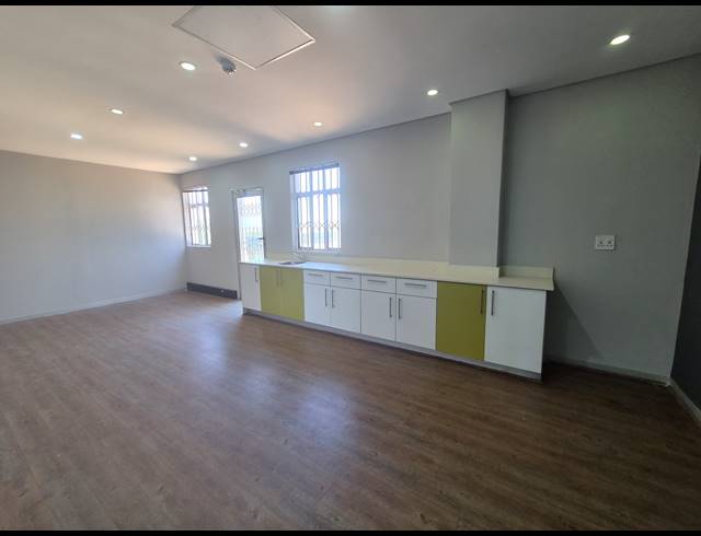 6,242M² WAREHOUSE TO LET IN HALFWAY HOUSE